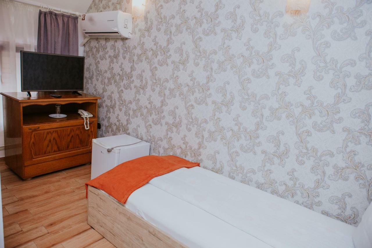 Hotel-Restaurant Milenium Salonta Eksteriør billede
