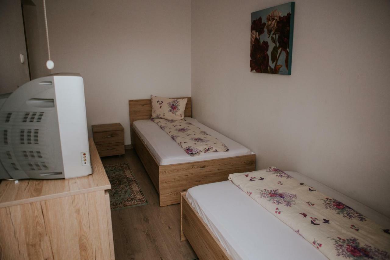 Hotel-Restaurant Milenium Salonta Eksteriør billede